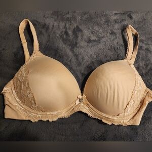 Victoria secret wireless padded bra in size 36D.